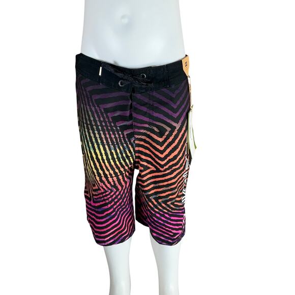 Quiksilver Kids Everyday Warp Fade (Big Kids)  Boy's Swimwear Size 22 NWT - Picture 1 of 3